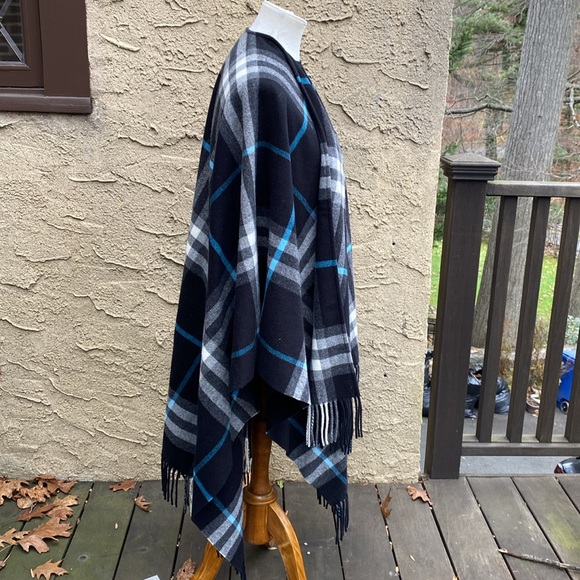 Burberry wrap - Picture 2 of 6